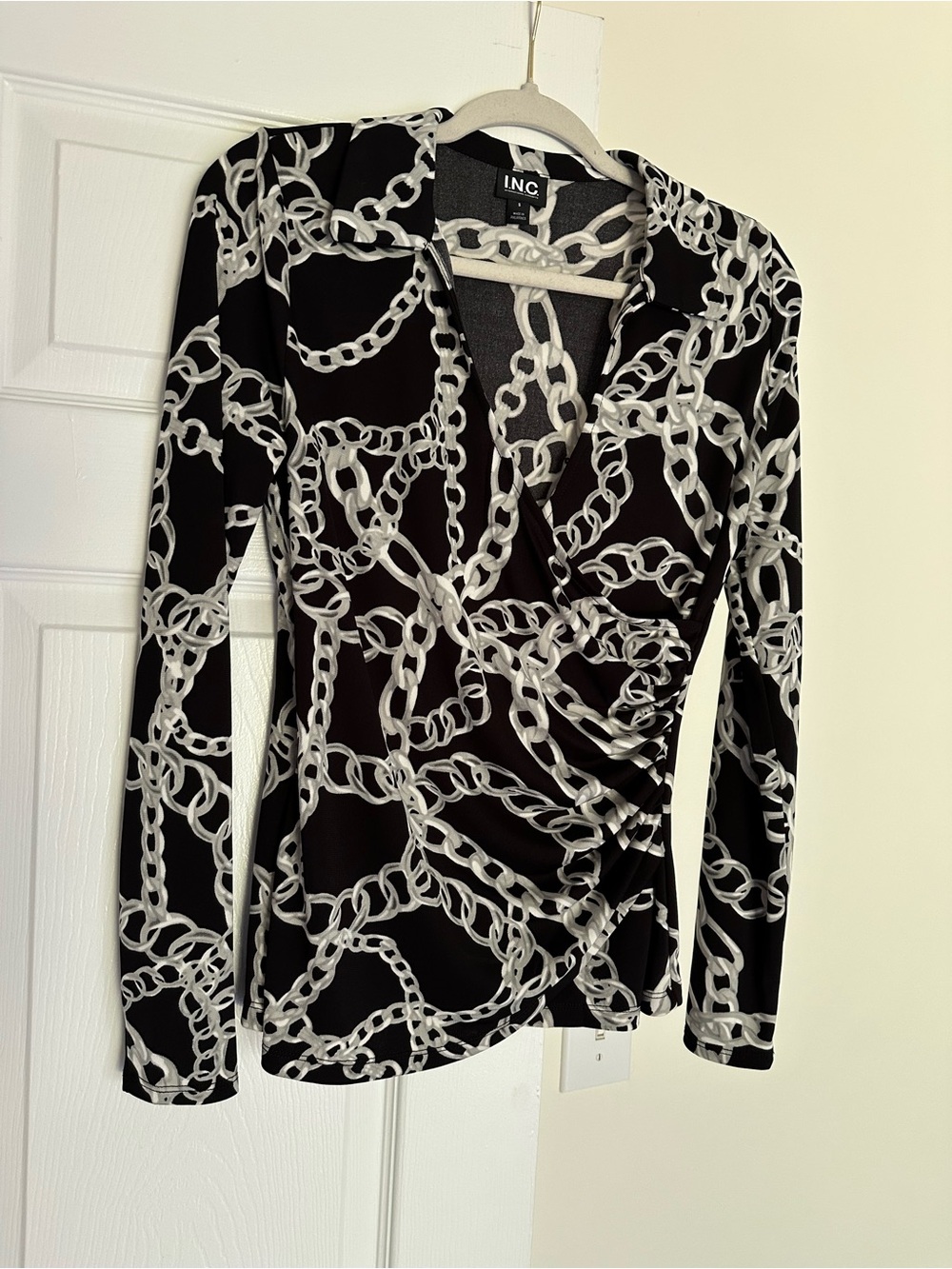 INC International Concepts Black and White Chain-Print Long-Sleeve Wrap Top